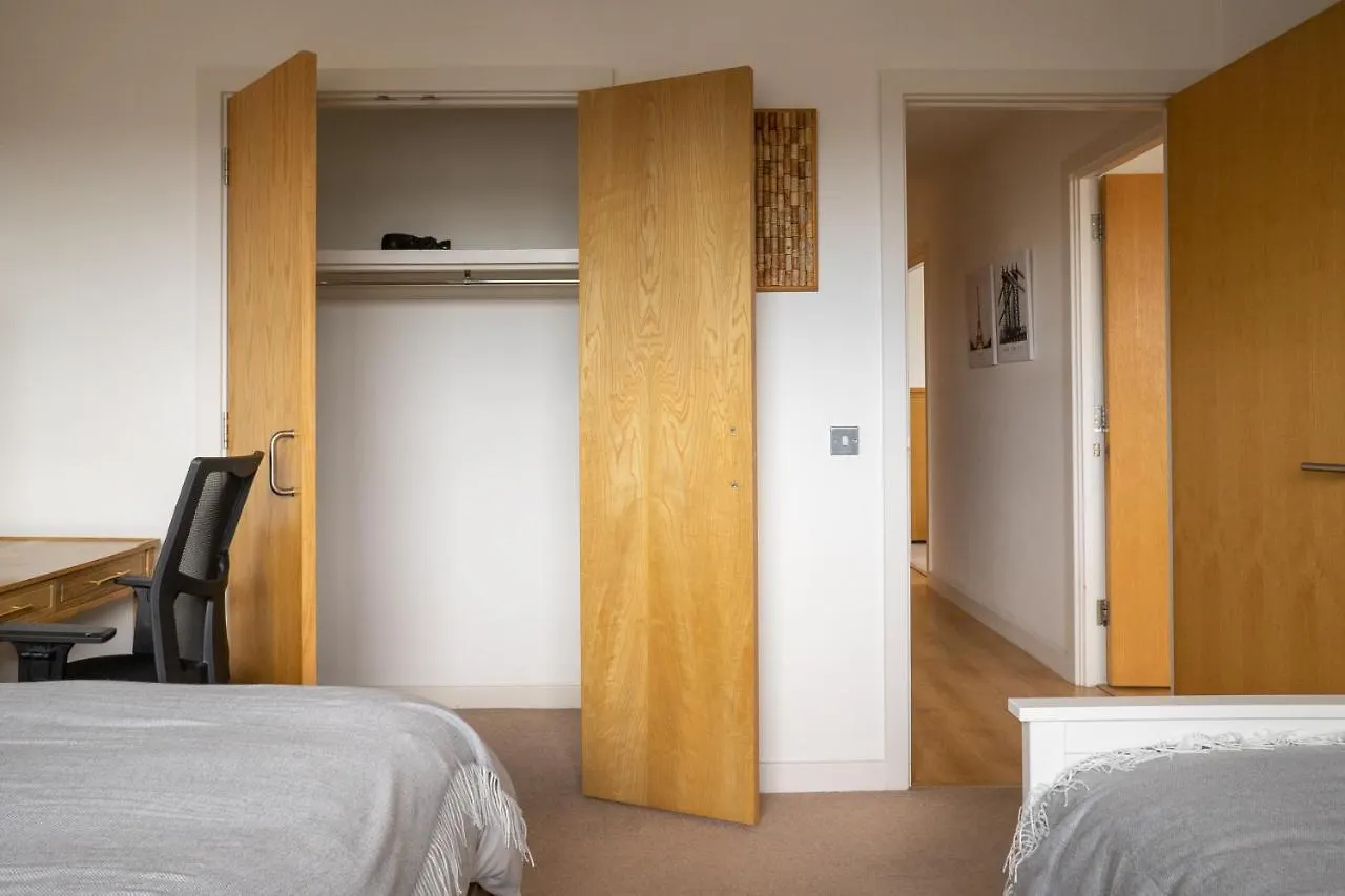 City Air Apartments - Shadwell - Great Transport Links 런던 영국