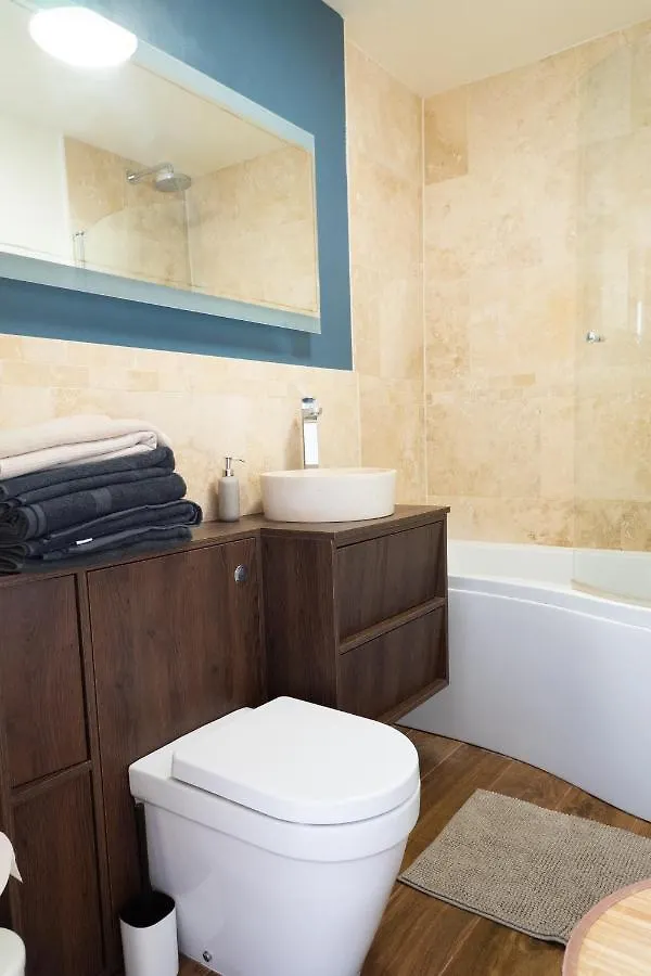 City Air Apartments - Shadwell - Great Transport Links 런던